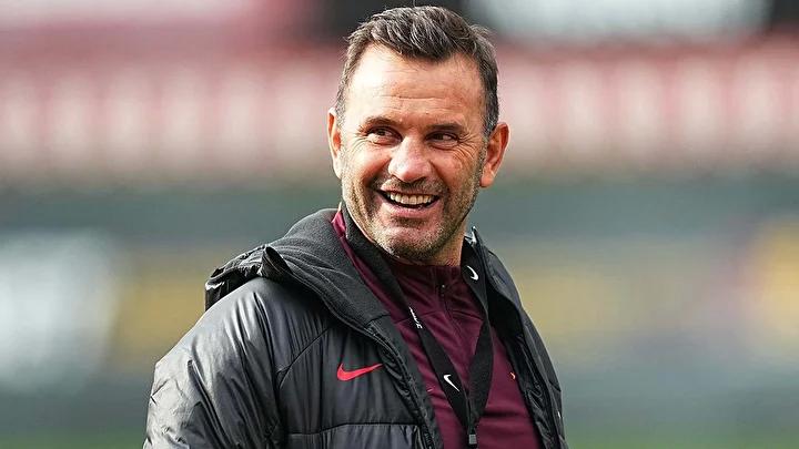 Galatasaray'ın yıldız forveti Victor Osimhen, Nijerya-Ruanda maçında sakatlanarak oyundan çıktı. Teknik ekip ve futbolcu yakınlarından alınan bilgilere göre, oyuncunun ayağında ciddi bir ağrı hissettiği ve durumu hakkında tam teşhis konulamadığı bildirildi.