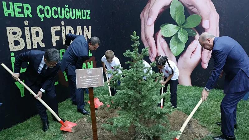 Fidan Dikimi ve Öğrencilerle Etkileşim