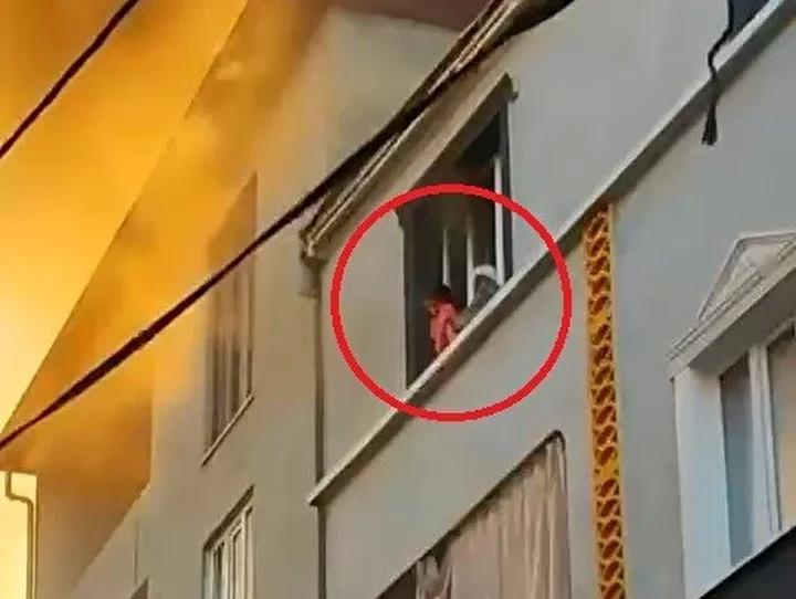 Yenidoğan Mahallesinde Üç Katlı Binada Çıkan Yangın: Kadın ve Çocuğun Hayati Mücadelesi