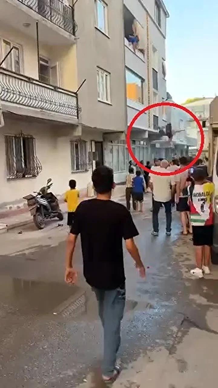 Yenidoğan Mahallesinde Üç Katlı Binada Çıkan Yangın Anı ve Sonrası