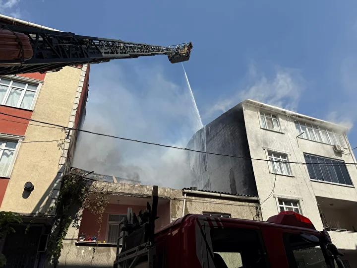 Yangın Hızla Büyüdü ve Çatı 3 Dakikada Yandı