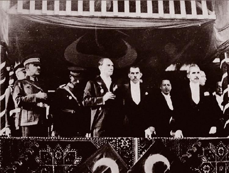 29 Ekim Cumhuriyet Bayramı'nın Tarihçesi ve Önemi 9 29 Ekim Cumhuriyet Bayramı'nın Tarihçesi ve Önemi