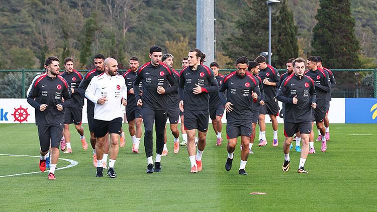 Antrenmanı Takip Eden Görevliler