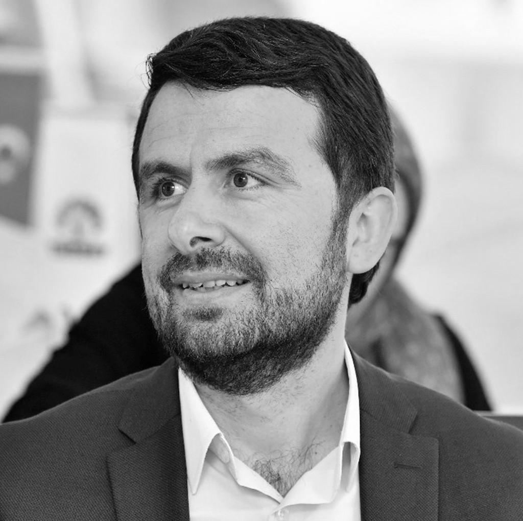Abdulkadir Çay'ın Kariyer ve Biyografi Detayları