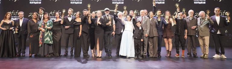 Yılın En İyi Performansları ve Ödüller