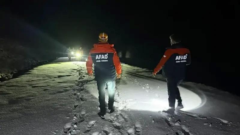 Ağrı’daki Kara Saplanan Araç ve Mahsur Kalan Vatandaşların Kurtarılması Operasyonu