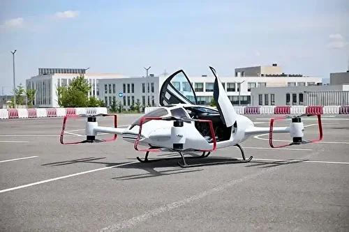 AirCar'ın Yenilikçi Elektrikli Uçan Aracı ve Gelecek Planları 1 AirCar'ın Yenilikçi Elektrikli Uçan Aracı ve Gelecek Planları