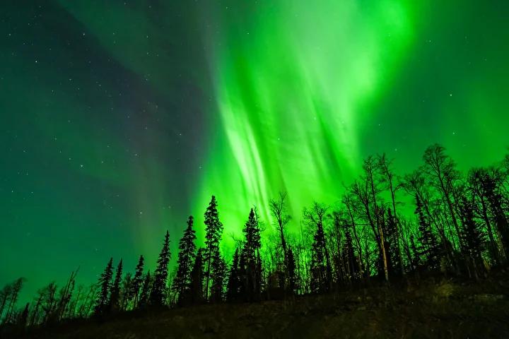 Alaska'da Şiddetli Kuzey Işıkları Görüntüleri: Matanuska-Susitna Bölgesinde Eşsiz Anlar