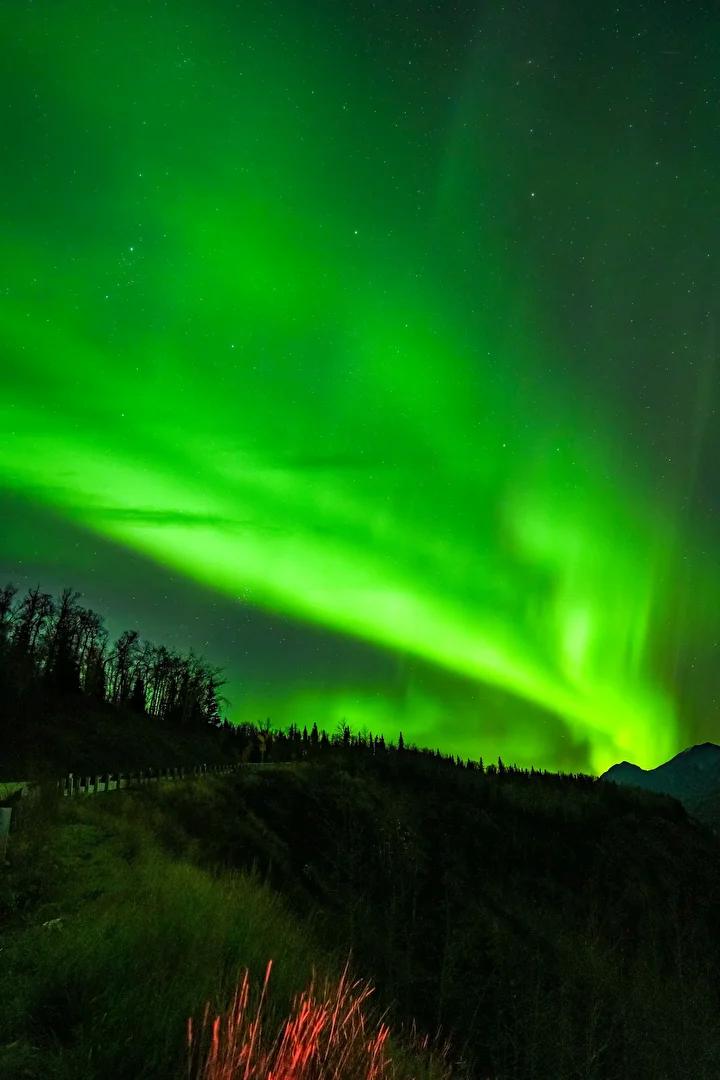 Alaska'da Şiddetli Kuzey Işıkları Görüntüleri: Matanuska-Susitna Bölgesinde Eşsiz Anlar