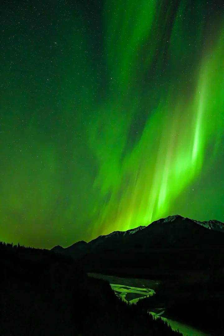 Alaska'da Şiddetli Kuzey Işıkları Görüntüleri: Matanuska-Susitna Bölgesinde Eşsiz Anlar