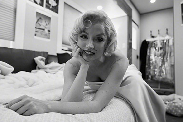 Kendi Dünyasında Bir Yalnızlık Sancağı