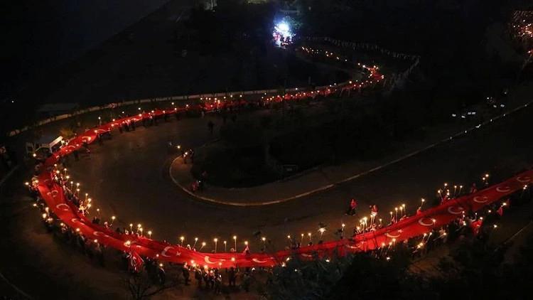 Ankara’da Cumhuriyet Bayramı Fener Alayı Coşkusu Saat ve Rota Detayları 2 ANKARA 29 EKİM FENER ALAYI NE ZAMAN VE NEREDE, SAAT KAÇTA YAPILACAK?