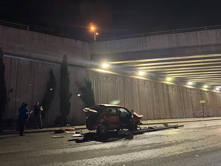 Ankara’da Trafik Kazası: Kontrolden Çıkan Otomobil Mamak Köprüsü’nden Alt Yola Düştü