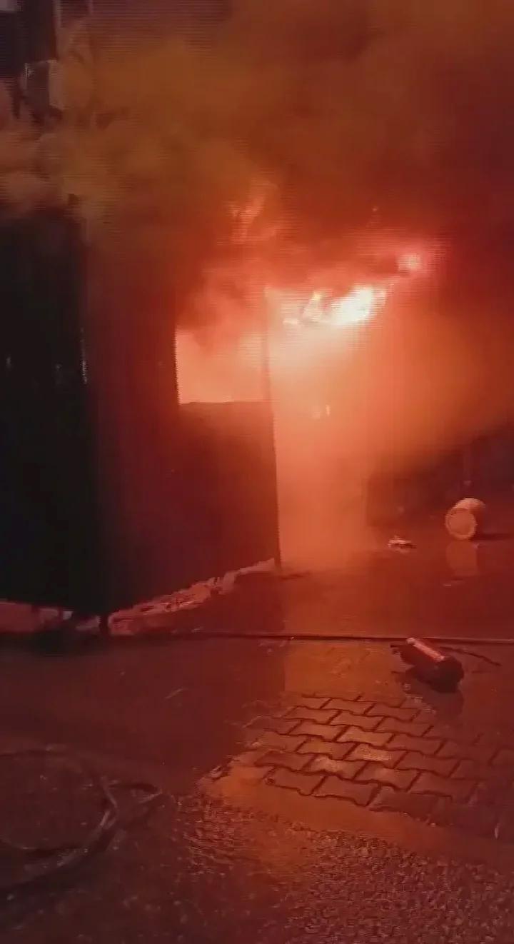 Antakya'da Depremzede Konteynerinde Korkutan Yangın Paniği