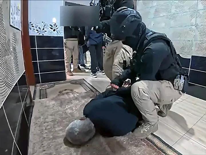 Antakya’da Terör Operasyonu: 19 Gözaltı ve Çok Sayıda Silah Ele Geçirildi 2 Güvenlik Güçlerinin Titiz Takibi ve Operasyonu