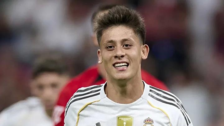 Arda Güler'e Ekim Ayında En İyi Oyuncu Ödülü: Real Madrid Sevgisi Büyüyor 5 Arda Güler'e Ekim Ayında En İyi Oyuncu Ödülü: Real Madrid Sevgisi Büyüyor