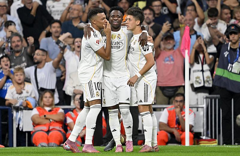 Mesut Özil ve Cristiano Ronaldo ile Kıyaslama