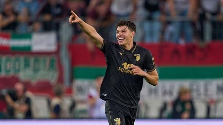 Augsburg'un Wolfsburg Maçında Dikkat Çeken Performansı ve Mert Kömür'ün Başarıları