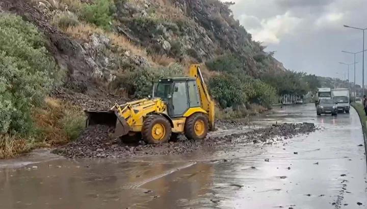 Aydın Söke'de Ani Sağanak ve Heyelan Yol Güvenliğini Tehdit Etti