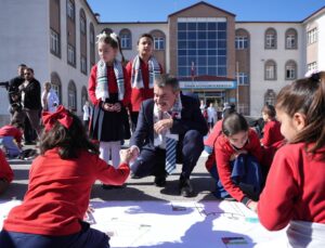 Bakan Tekin’den Öğrencilere ve Öğretmenlere Filistin Davası Desteği