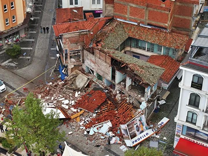 Balıkesir Sındırgı’da Şiddetli Deprem Sonrası Hasar Tespiti ve Görüntüler 2 Güvenlik ve Hasar Durumu