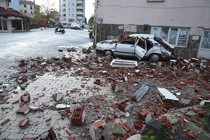 Balıkesir Sındırgı’da Şiddetli Deprem Sonrası Hasar Tespiti ve Görüntüler 14 Balıkesir Sındırgı’da Şiddetli Deprem Sonrası Hasar Tespiti ve Görüntüler