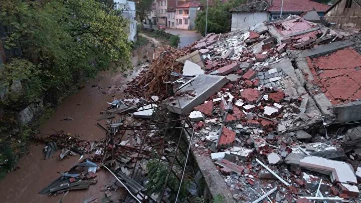Balıkesir Sındırgı’da Şiddetli Deprem Sonrası Hasar Tespiti ve Görüntüler 3 Balıkesir Sındırgı’da Şiddetli Deprem Sonrası Hasar Tespiti ve Görüntüler