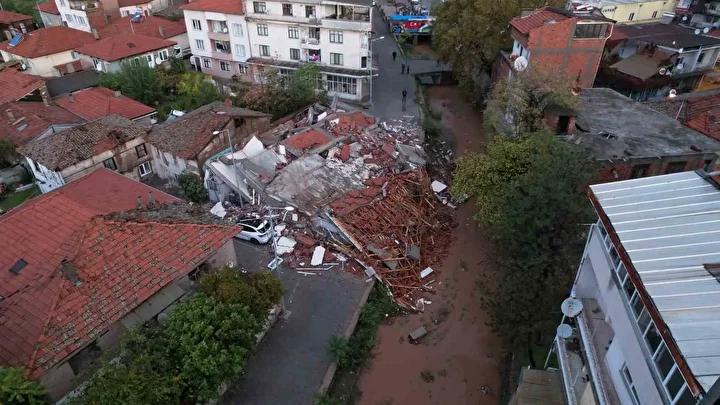 Balıkesir Sındırgı’da Şiddetli Deprem Sonrası Hasar Tespiti ve Görüntüler 4 Balıkesir Sındırgı’da Şiddetli Deprem Sonrası Hasar Tespiti ve Görüntüler