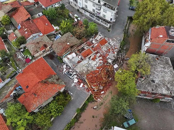 Balıkesir Sındırgı’da Şiddetli Deprem Sonrası Hasar Tespiti ve Görüntüler 6 Balıkesir Sındırgı’da Şiddetli Deprem Sonrası Hasar Tespiti ve Görüntüler