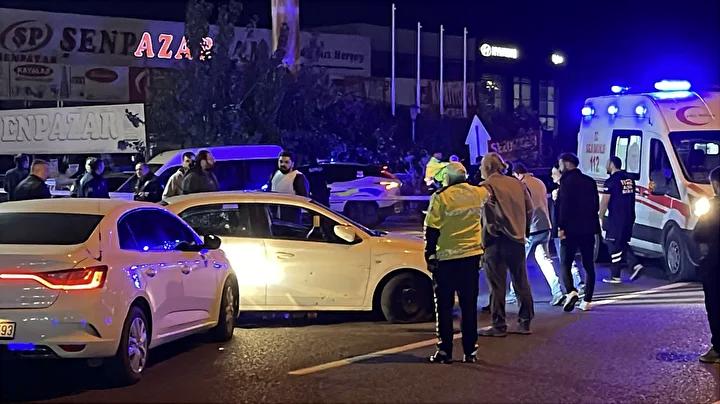 Balıkesir'de Silahlı Soygun ve Çatışma: 2 Ölü, 5 Yaralı 5 Balıkesir'de Silahlı Soygun ve Çatışma: 2 Ölü, 5 Yaralı