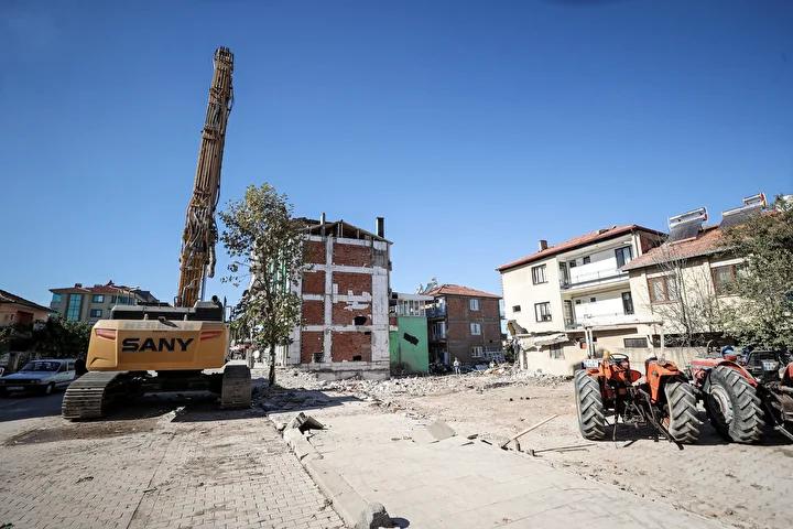 Deprem Akşamı ve Sonraki Günlerdeki Yıkımlar