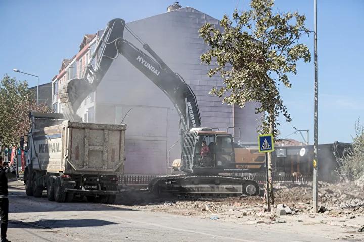 Balıkesir'deki Deprem Sonrası Yıkımlar ve Çalışmalar
