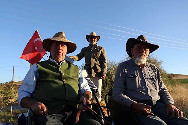 Yolculuğun Hikayesi ve İnsanlarla Kurulan Bağlar