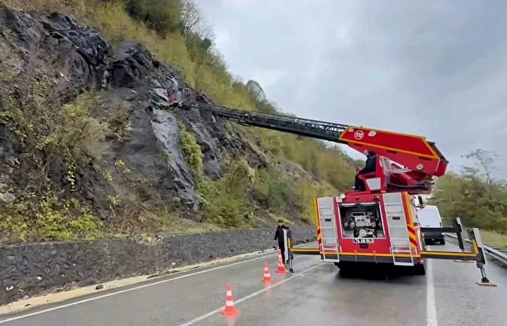 Bartın'da Kayalara Baktığı Tehlike Anında Güvenlik Önlemleri 3 Bartın'da Kayalara Baktığı Tehlike Anında Güvenlik Önlemleri