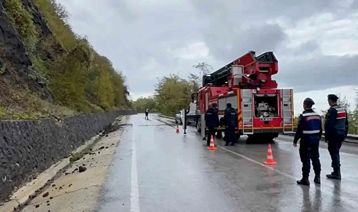 Bartın'da Kayalara Baktığı Tehlike Anında Güvenlik Önlemleri 4 Bartın'da Kayalara Baktığı Tehlike Anında Güvenlik Önlemleri