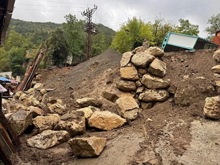 Başköy’de Yoğun Yağış Sonrası Yaşanan Heyelan ve Alınan Önlemler