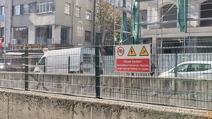 Bayrampaşa'da Trafik ve Elektrik Arızası Korkuluğu Yakarattı