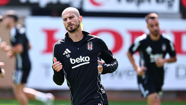 Beşiktaş Teknik Ekibi, Nevzat Demir Tesisleri'nde Günlük Antrenmanını Gerçekleştirdi