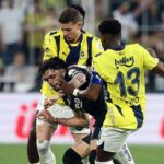 Besiktas ve Fenerbahce Derbilerinde Hakem Kart Kullanimindaki Donemsel Analizler