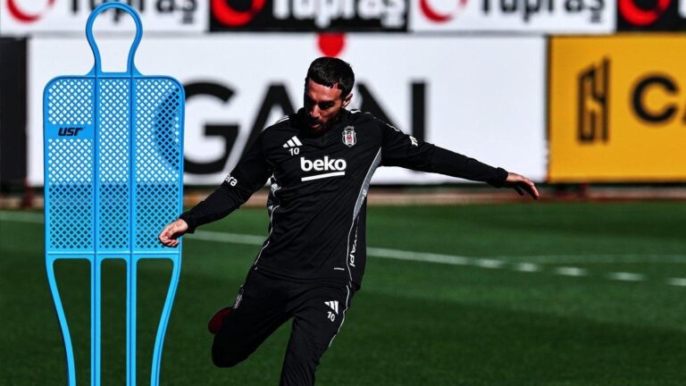 Besiktasli Futbolcular Cumhuriyet Bayrami8217ni Coskuyla Kutladi