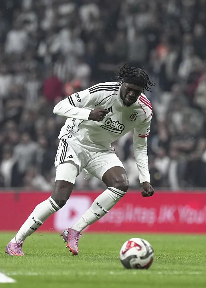 Beşiktaş'ta Abraham'ın Omuz Sakatlığı ve Galatasaray Derbisi Planları