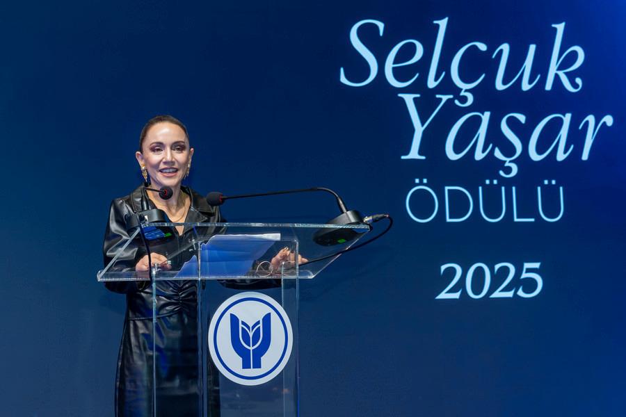 Bilim ve Topluma Katkılarıyla Elif Uysal'a Anlamlı Bir Ödül Takdimi