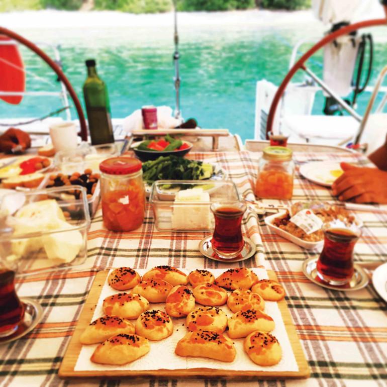 Bodrum Gezisi ve Deniz Keyfi Rehberi: Keşfetmeniz Gereken En Güzel Koylar ve Marinalar