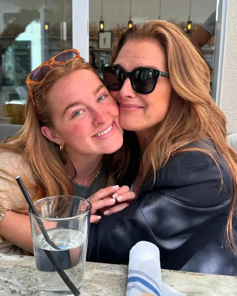 Brooke Shields ve Ailesinin Eğitim ve Kariyer Hikayeleri 4 Brooke Shields ve Ailesinin Eğitim ve Kariyer Hikayeleri