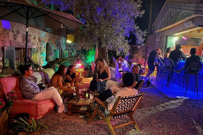 Burcu Biricik ve Emre Yetkin’in Ayvalık Otel Macerası ve Güncel Anlar