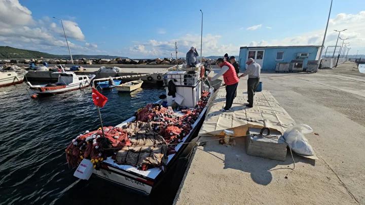 Çanakkale Boğazı'nda Palamut Sürüsü Şaşırtıyor - Balıkçı Hakan Karaman Skoru Yakaladı