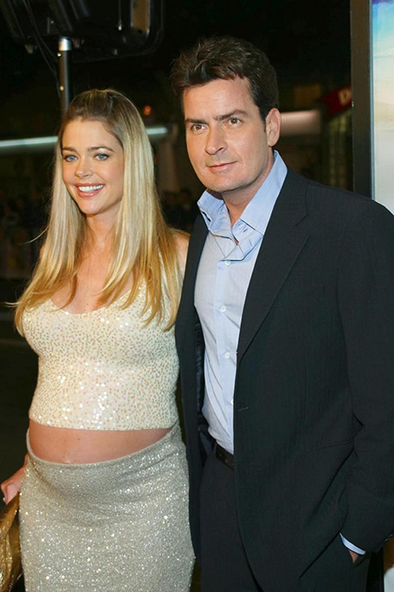 Charlie Sheen ile Denise Richards Arasındaki İlginç Çek Olayı ve Geçmişlerindeki Skandallar