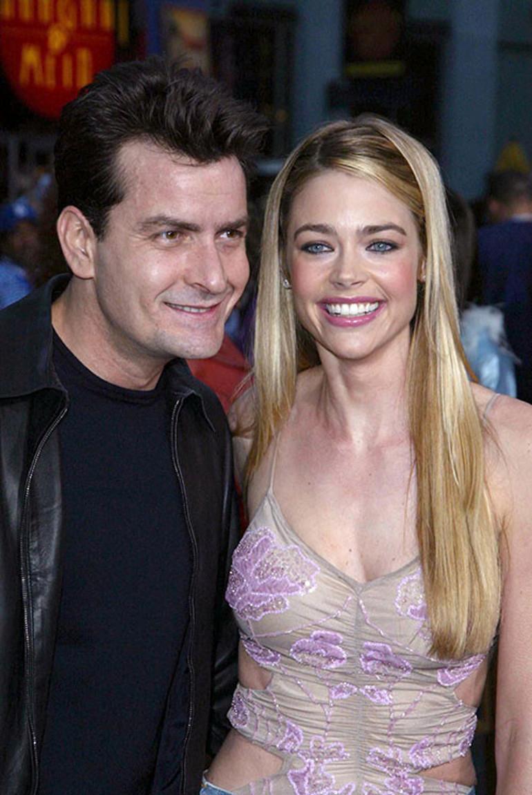 Charlie Sheen ile Denise Richards Arasındaki İlginç Çek Olayı ve Geçmişlerindeki Skandallar