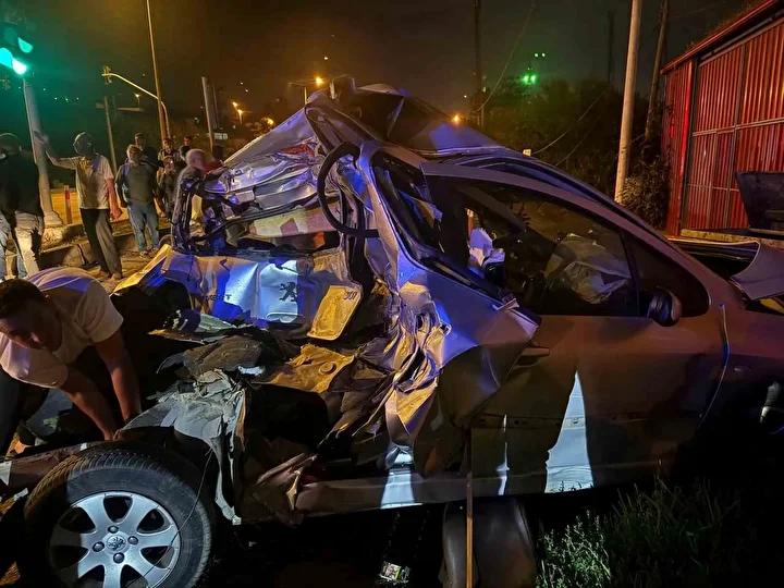 D-100 Karayolunda Feci Trafik Kazası: Bir Otomobil Hurdaya Döndü