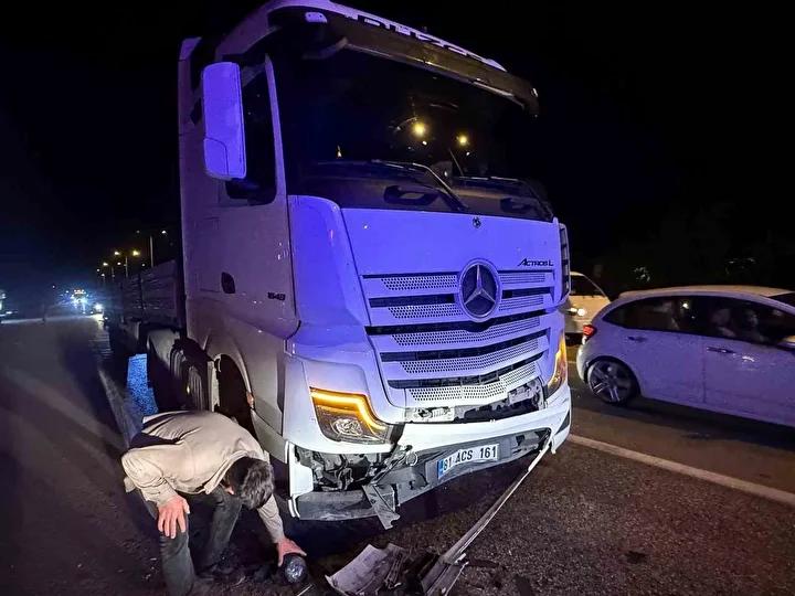 D-100 Karayolunda Feci Trafik Kazası: Bir Otomobil Hurdaya Döndü